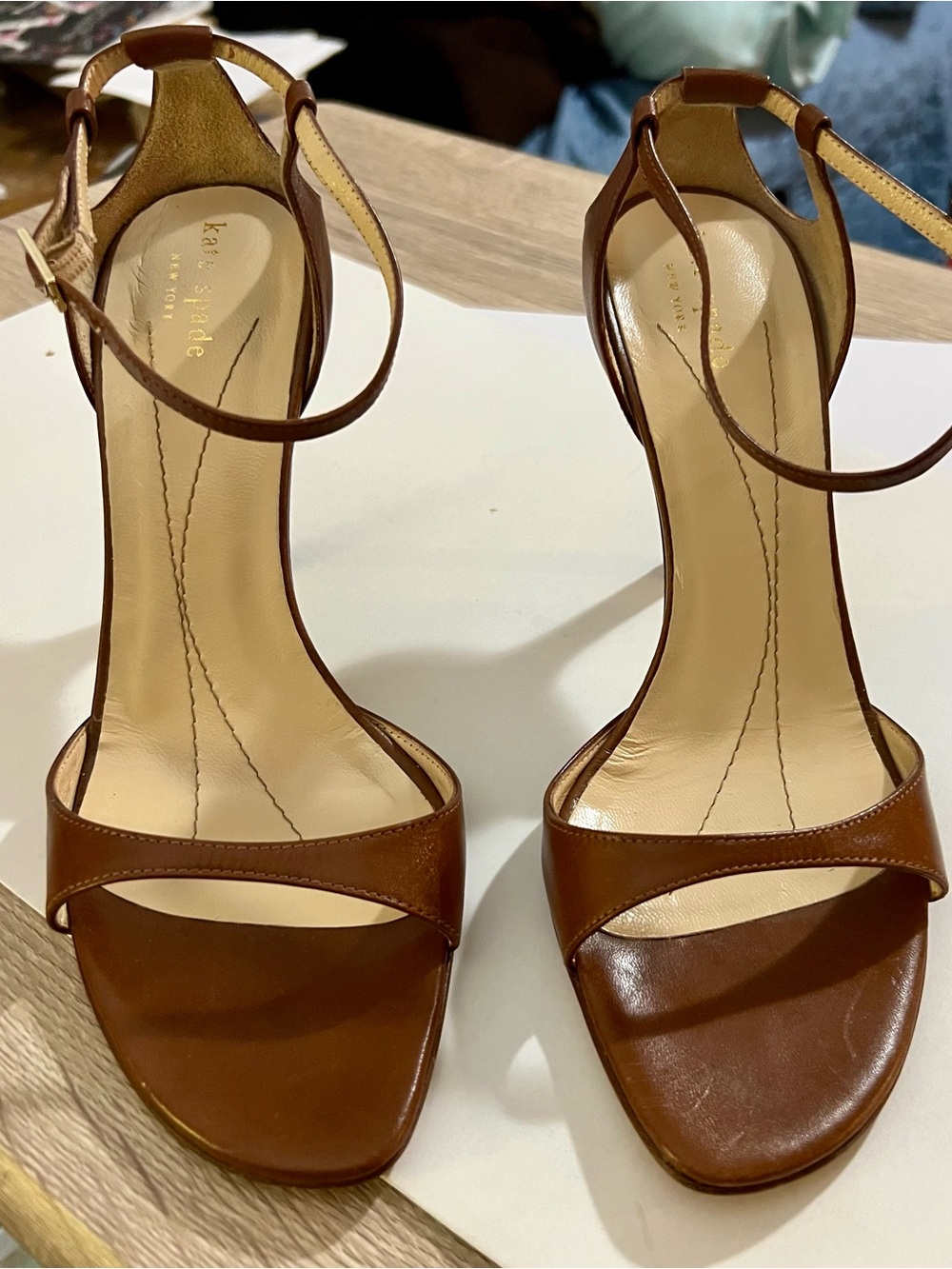 Kate Spade Size 9 Brown Leather T-Strap Ankle Strap Heel Sandals Made In Italy